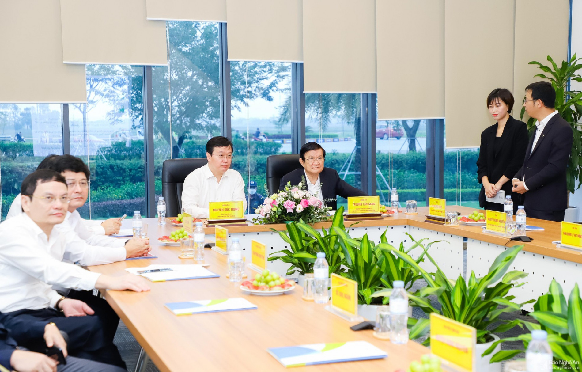 Nguyên Chủ tịch nước Trương Tấn Sang thăm Khu Công nghiệp VSIP Nghệ An ảnh 4