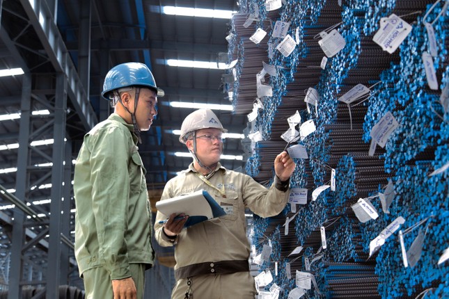 Sản lượng bán hàng các sản phẩm thép Hòa Phát đạt 492.000 tấn trong tháng 10 ảnh 1
