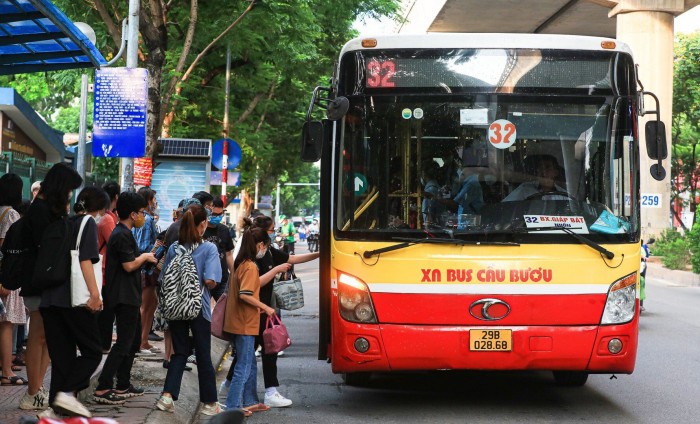 Hà Nội ưu tiên xăng dầu cho xe buýt hoạt động - Đặt chân đến Hà Nội, bạn sẽ cảm nhận được sự phát triển bền vững và sự chú trọng đến bảo vệ môi trường. Thành phố đã ưu tiên cung cấp xăng dầu cho xe buýt để người dân có thể di chuyển một cách tiện lợi và lành mạnh hơn.