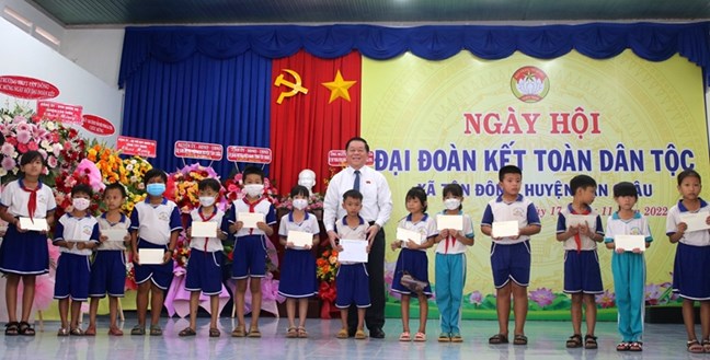 Đồng chí Nguyễn Trọng Nghĩa dự Ngày hội Đại đoàn kết toàn dân tộc tại Tây Ninh