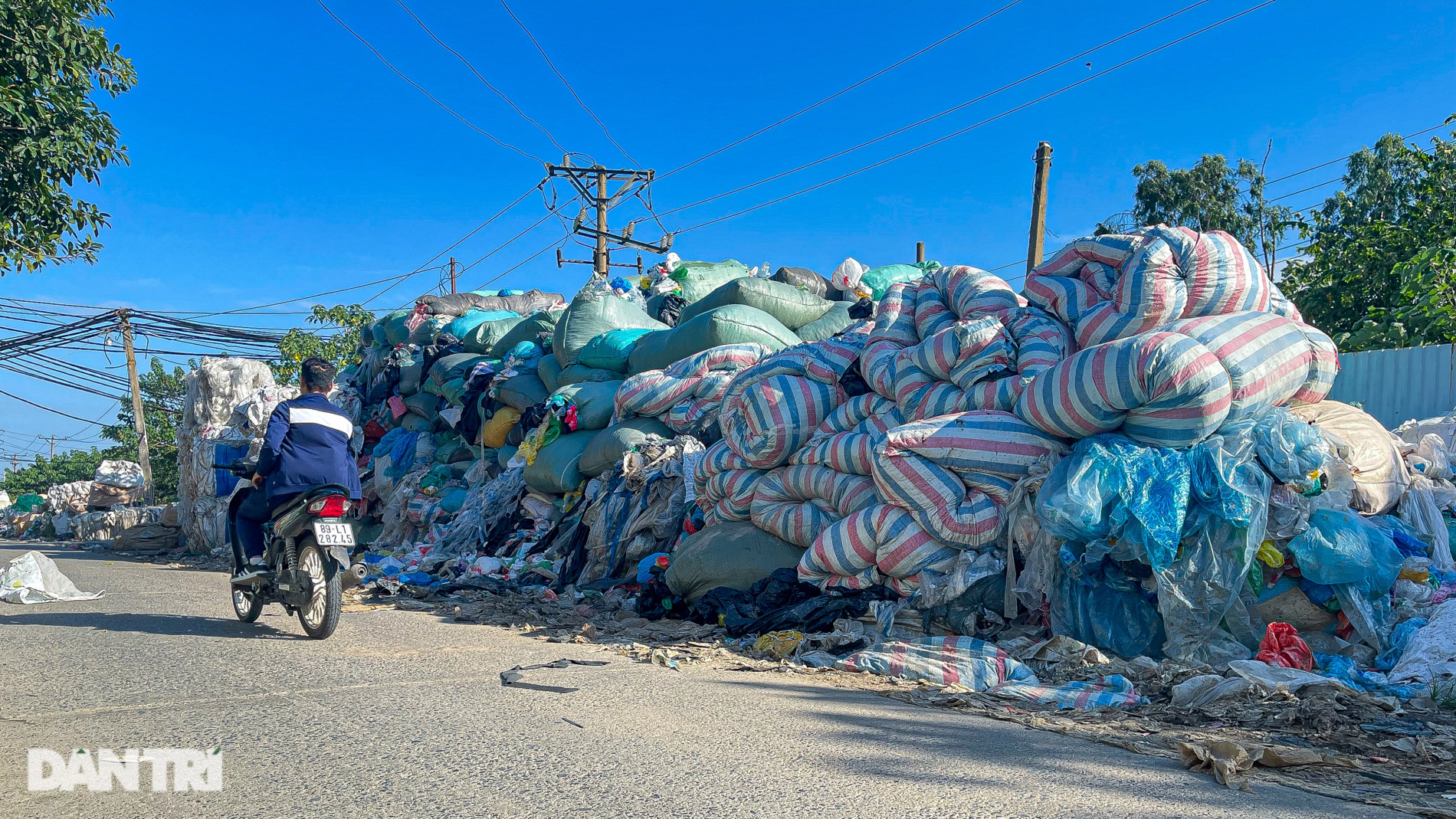Ngôi làng tái chế lớn nhất Việt Nam, tỷ phú nhập rác quốc tế về làm giàu - 3