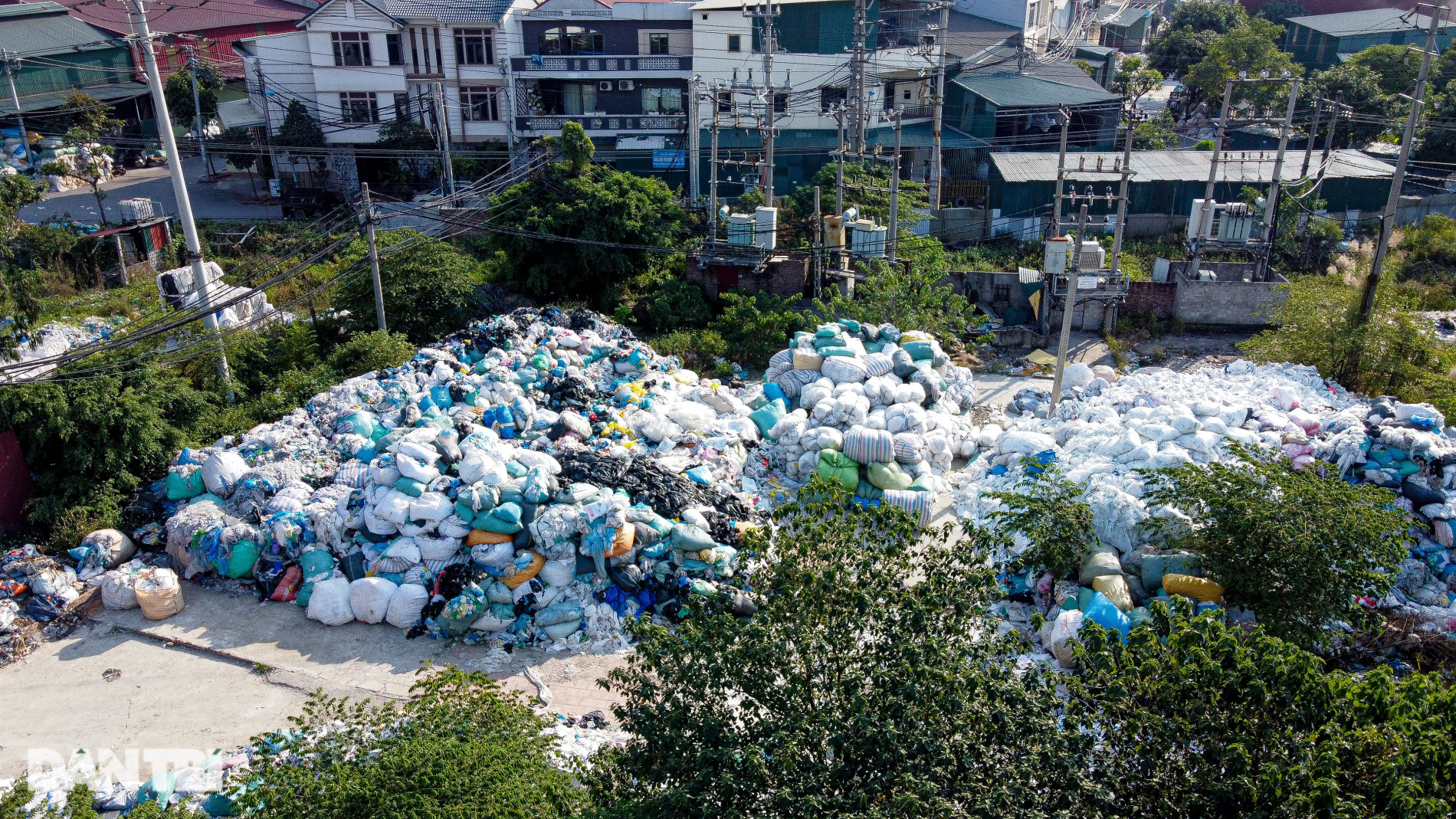 Ngôi làng tái chế lớn nhất Việt Nam, tỷ phú nhập rác quốc tế về làm giàu - 4