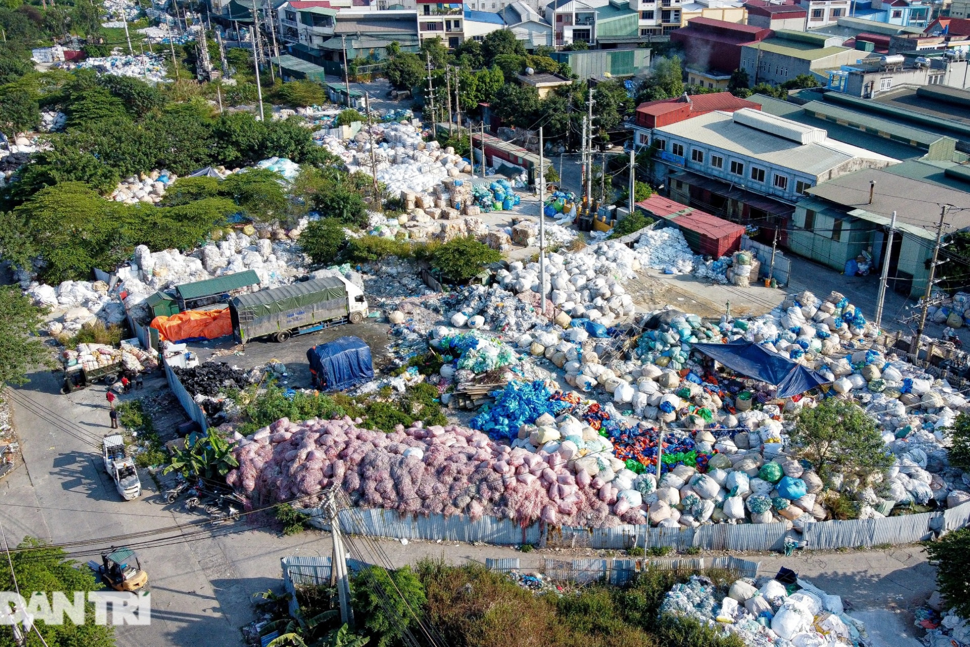 Cận cảnh đại công trường xay rác, người dân quanh năm ăn nhựa, uống nilon - 3