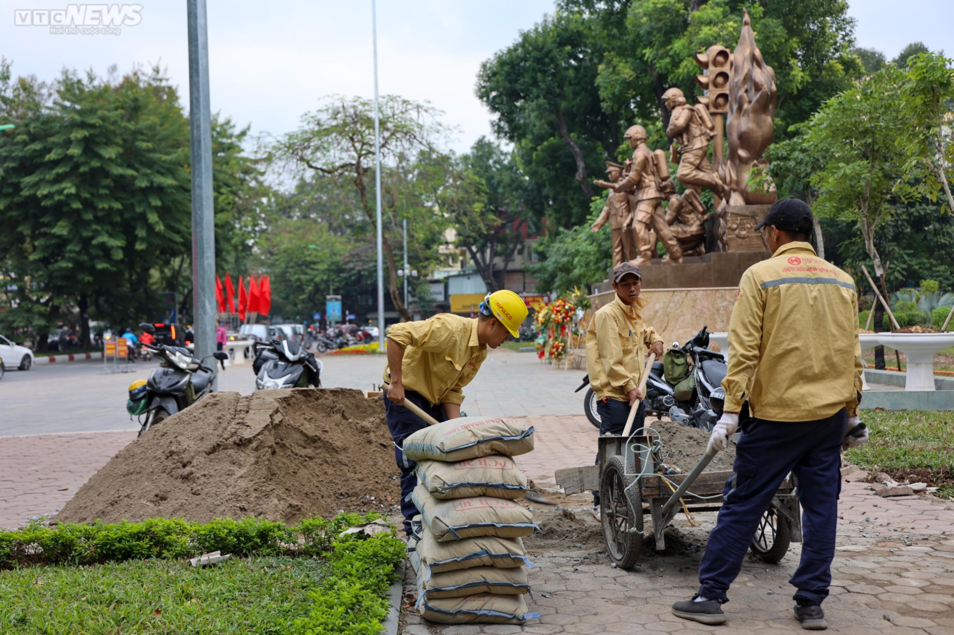 Cận cảnh tuyến phố đi bộ mới sắp đưa vào hoạt động ở Hà Nội - 2
