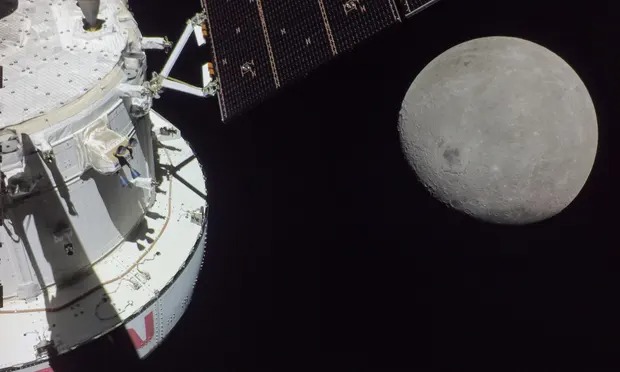 Các nhà khoa học đang chiết xuất nước từ đá mặt trăng - Ảnh 2.