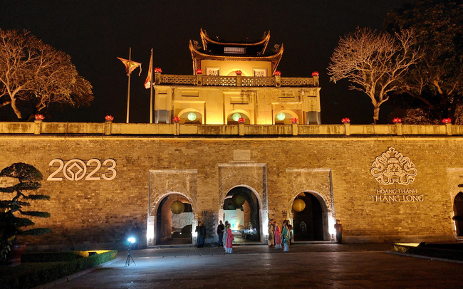 Tour Đêm Hoàng cung Thăng Long dành cho du khách nước ngoài - Ảnh 1.