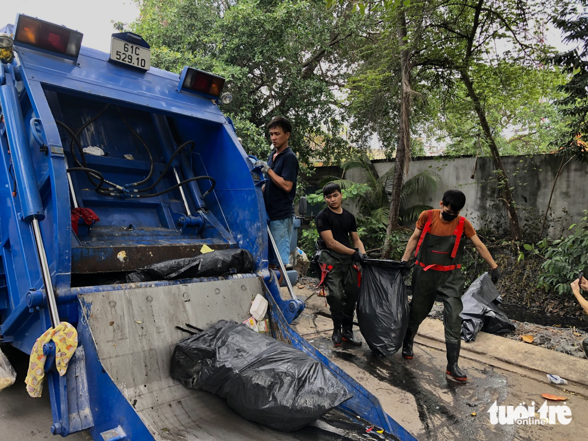 Biệt đội Sài Gòn Xanh lội bùn dọn rác kênh rạch những ngày giáp Tết - Ảnh 9.