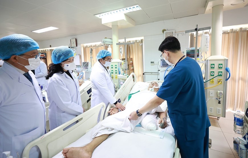 Thủ tướng thăm, chúc Tết các y bác sỹ, nhân viên y tế và bệnh nhân | Y tế | Vietnam+ (VietnamPlus)
