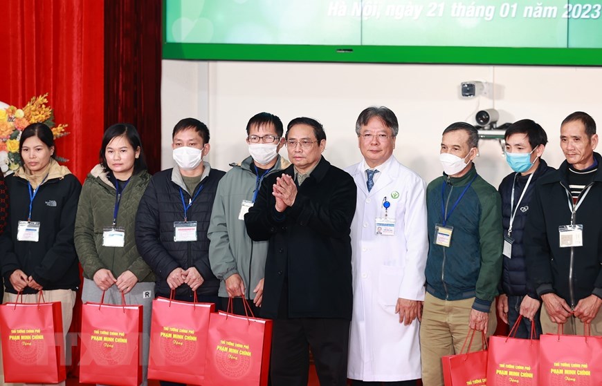 Thủ tướng thăm, chúc Tết các y bác sỹ, nhân viên y tế và bệnh nhân | Y tế | Vietnam+ (VietnamPlus)