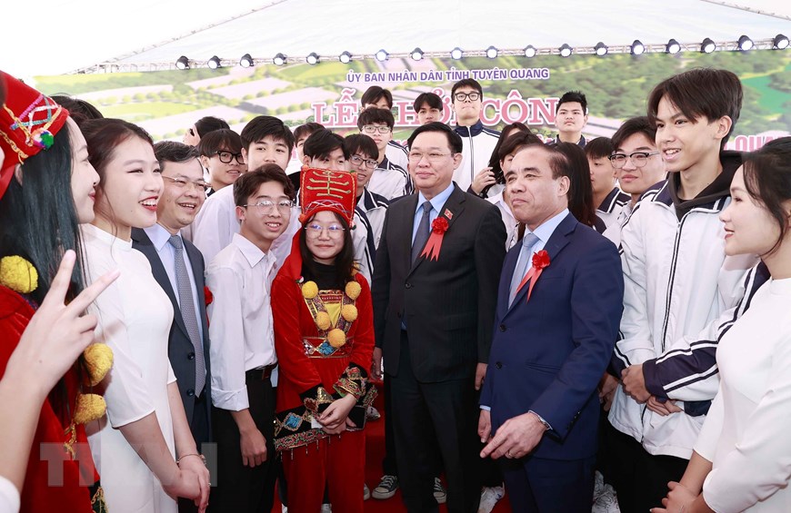 Chủ tịch Quốc hội dự lễ phát động Tết trồng cây tại Tuyên Quang | Môi trường | Vietnam+ (VietnamPlus)