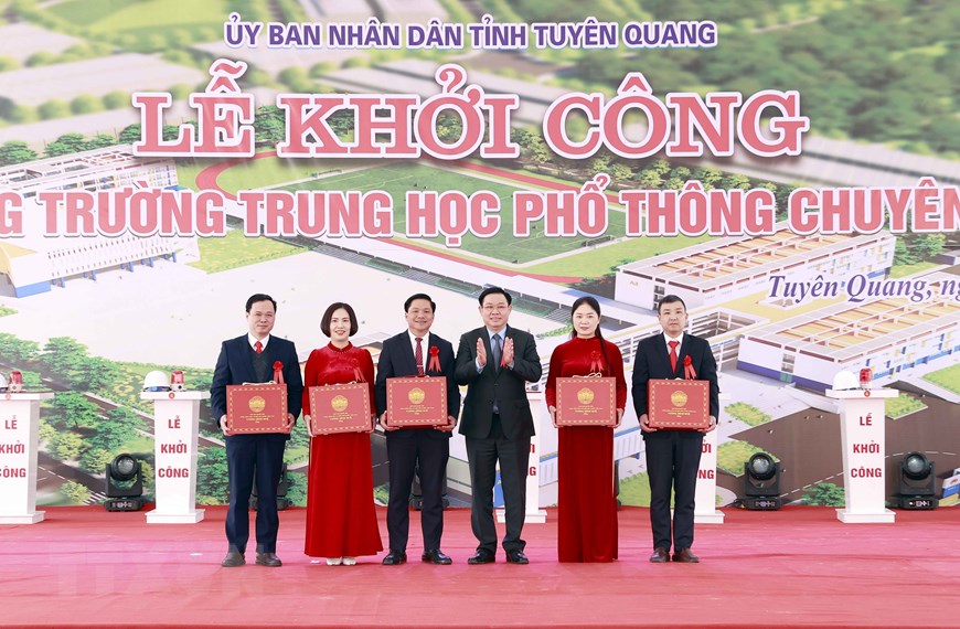 Chủ tịch Quốc hội dự lễ phát động Tết trồng cây tại Tuyên Quang | Môi trường | Vietnam+ (VietnamPlus)