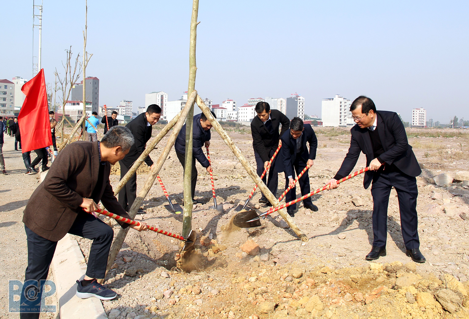 Ban Quản lý các Khu công nghiệp tỉnh Bắc Giang phát động Tết trồng cây “Đời đời nhớ ơn Bác Hồ” Xuân Quý Mão 2023