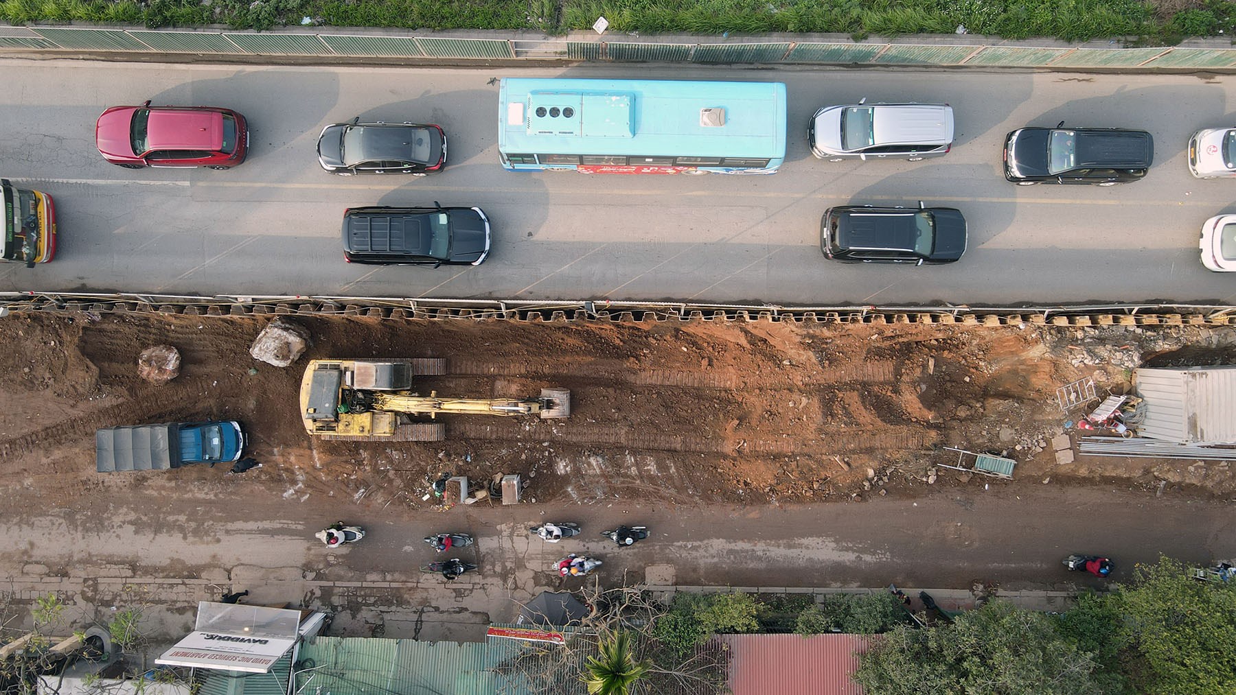 Hình ảnh đường Âu Cơ đang được mở rộng ở Hà Nội