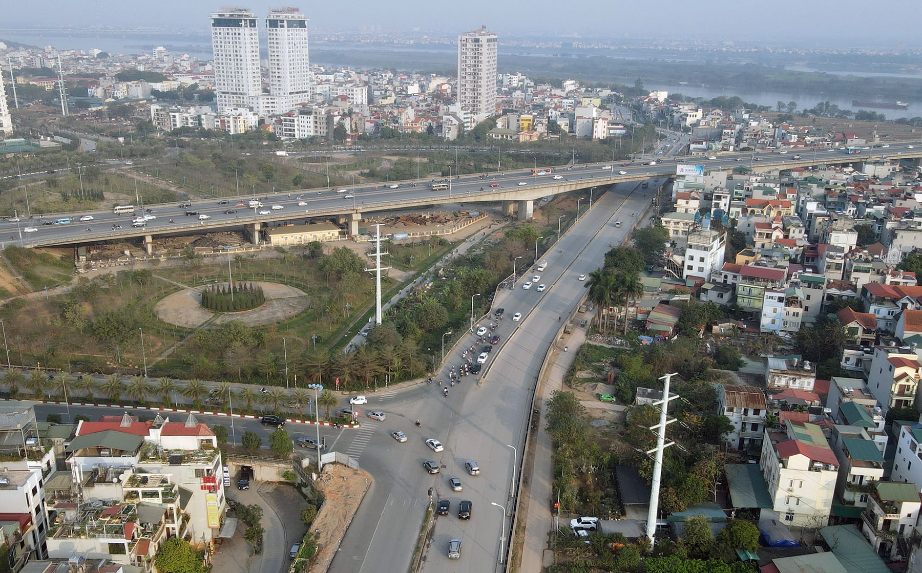 Hình ảnh đường Âu Cơ đang được mở rộng ở Hà Nội