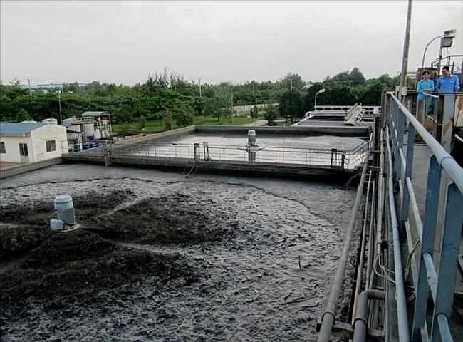 Bùn thải công nghiệp chứa nhiều thành phần kim loại nặng