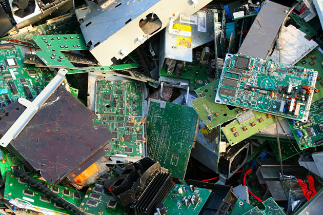 Nghiền rác thải điện tử thành bụi nano