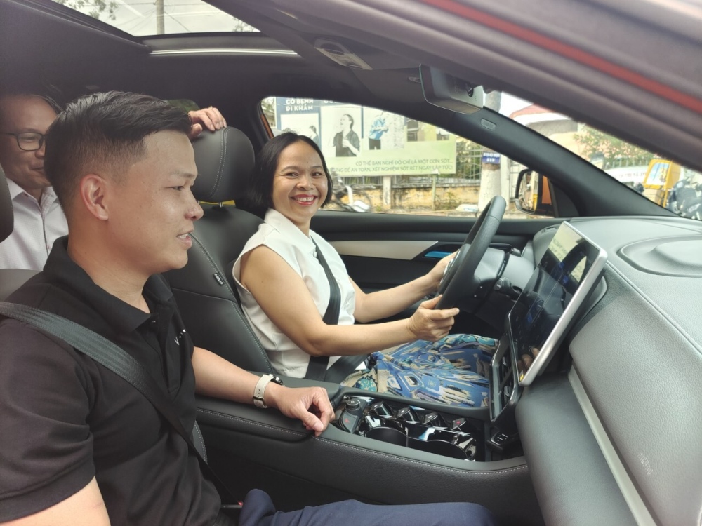 97% khách hàng hài lòng khi lái thử ô tô điện VinFast - 4