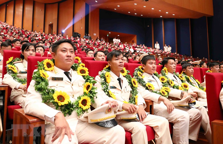 Tổng Bí thư dự lễ Kỷ niệm 75 năm Ngày truyền thống công an nhân dân | Xã hội | Vietnam+ (VietnamPlus)