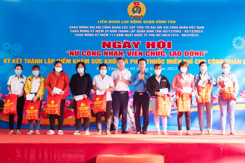 Quận Bình Tân: Thành lập điểm khám sức khỏe, phát thuốc miễn phí cho công nhân, viên chức, lao động