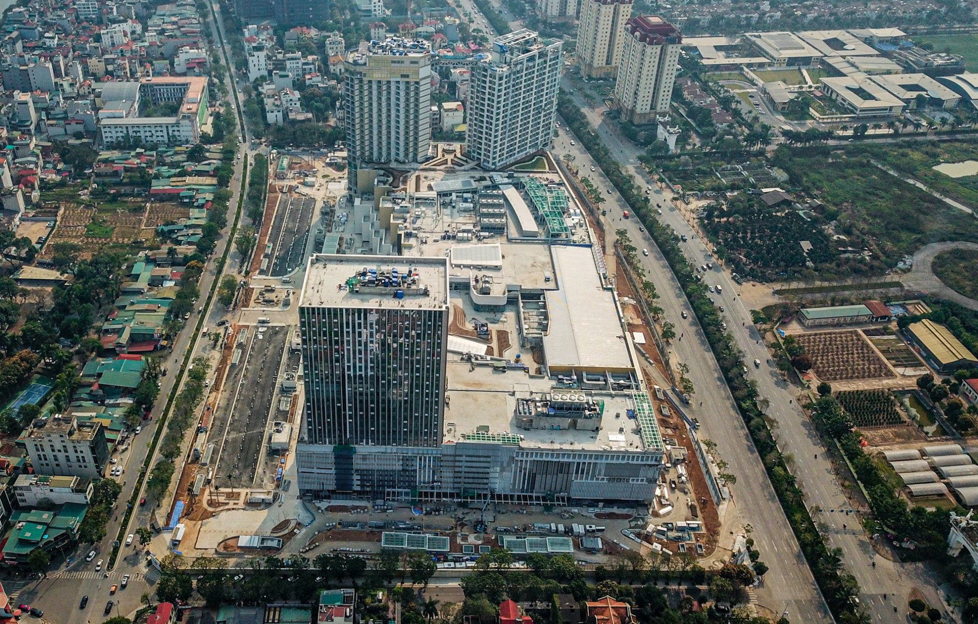 [Photo Essay] Toàn cảnh trung tâm thương mại đắt nhất Hà Nội ngay sát khu nhà giàu Ciputra - Ảnh 3.