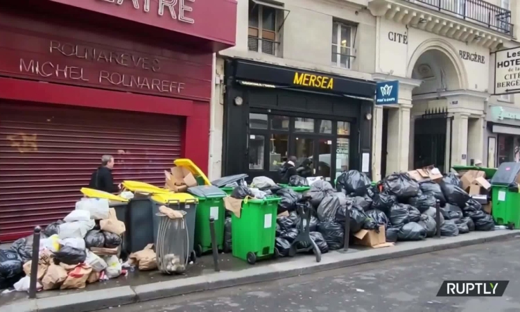 Rác thải ngập tràn Paris giữa sóng đình công