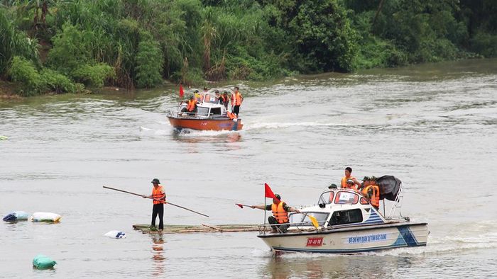 Lực lượng vũ trang tỉnh Bắc Giang diễn tập tình huống cứu tìm kiếm cứu nạn trên sông khi tình huống vỡ đê xảy ra. Ảnh tư liệu.