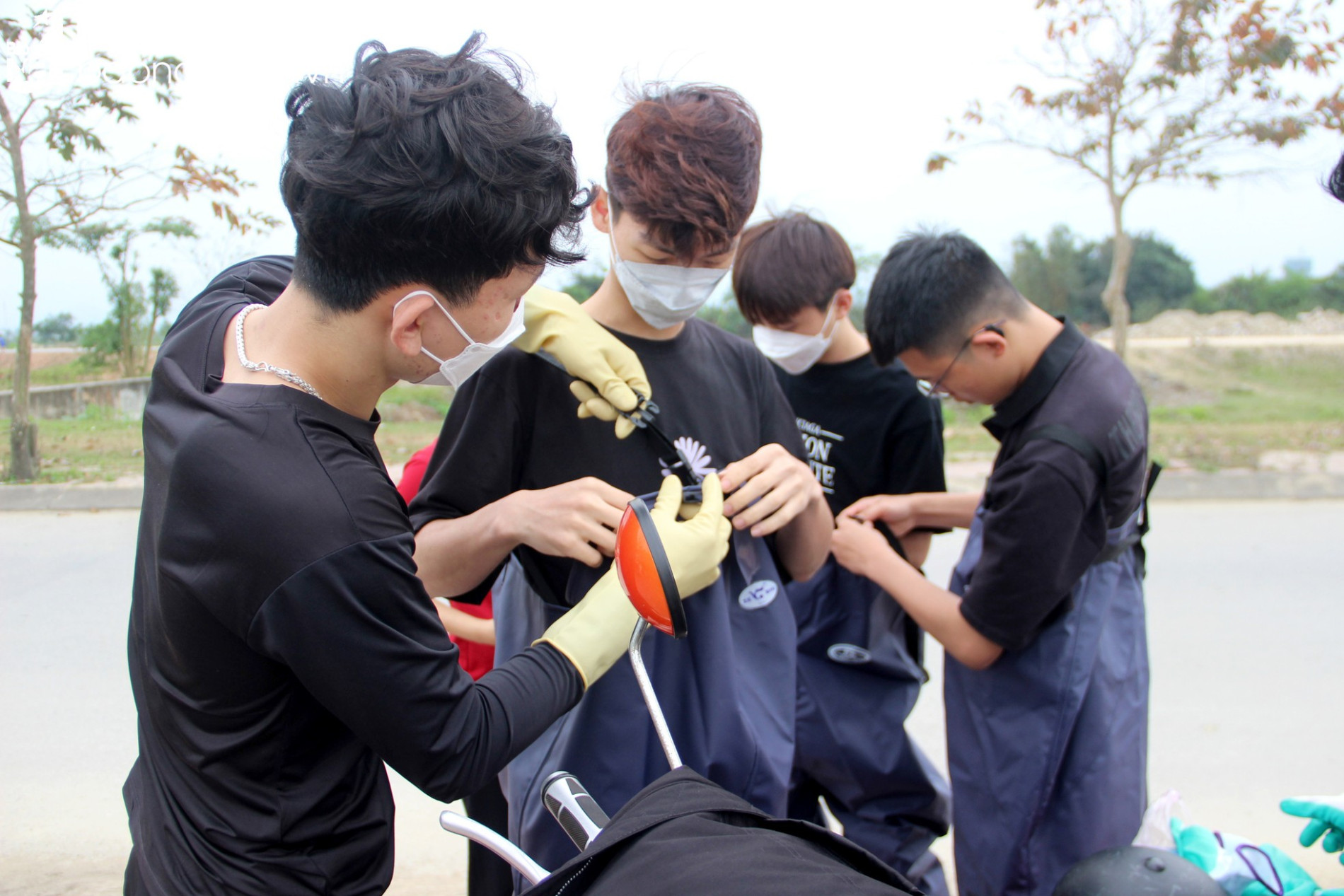 Nghệ An Xanh - Nhóm bạn trẻ gen Z tình nguyện dọn rác, làm sạch môi trường ảnh 2