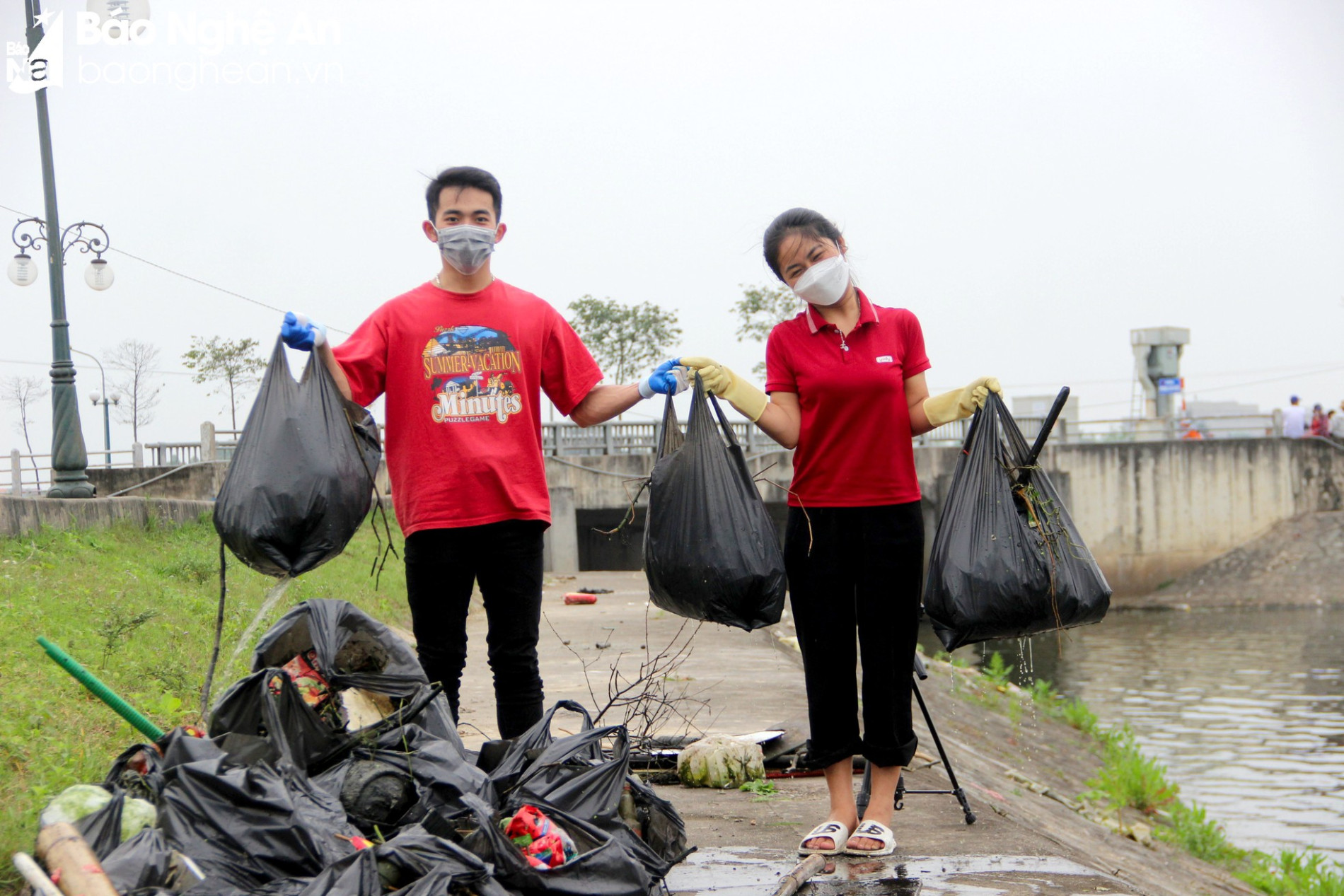 Nghệ An Xanh - Nhóm bạn trẻ gen Z tình nguyện dọn rác, làm sạch môi trường ảnh 8