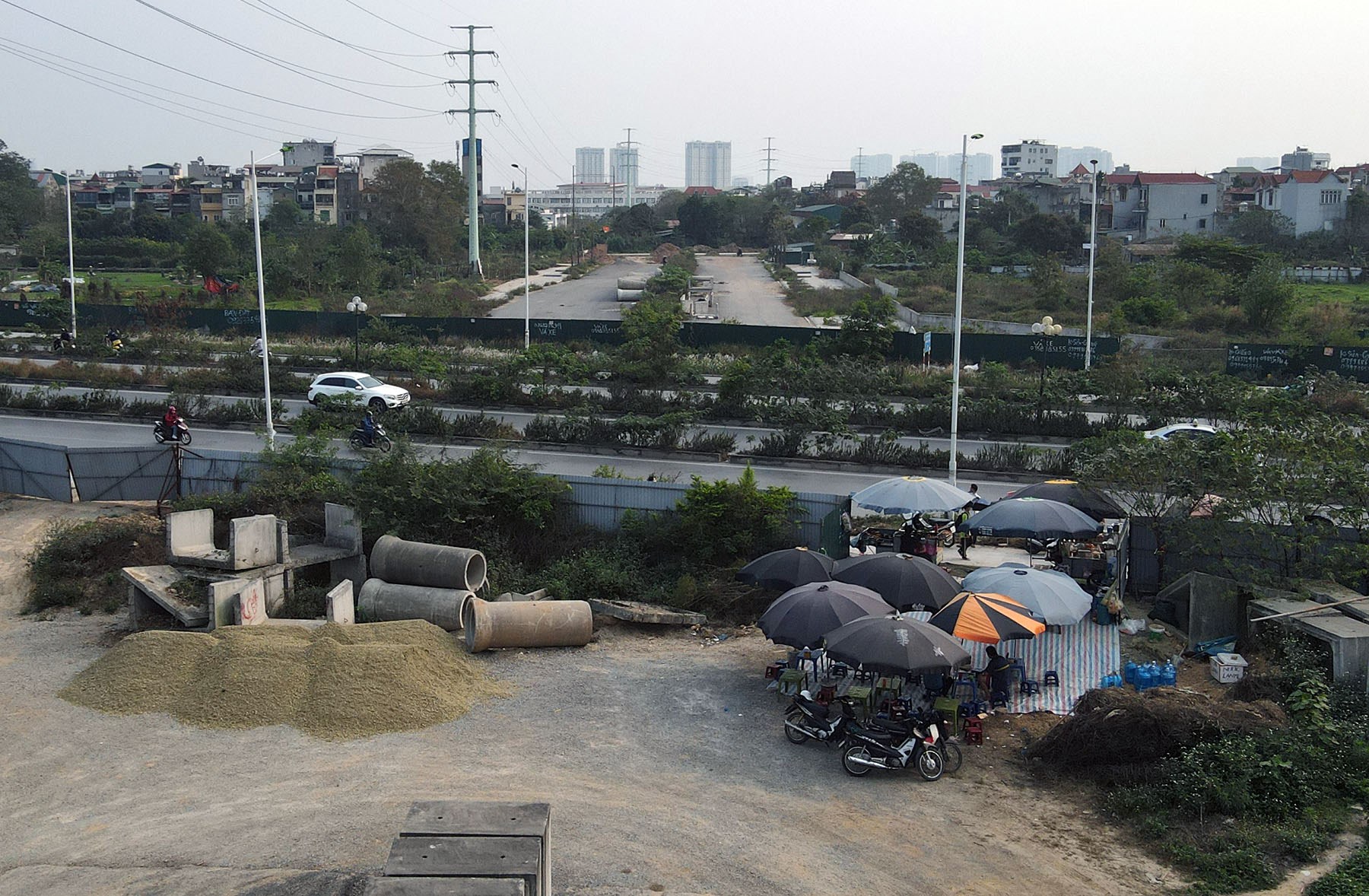 Hình ảnh đường nối khu đô thị Xuân Phương đi quốc lộ 32 sau nhiều năm thi công