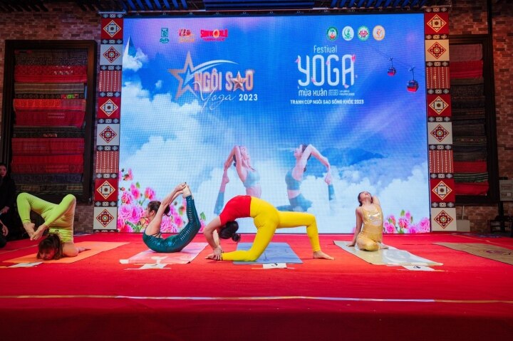 500 người đồng diễn yoga chào mặt trời tại Fansipan - 6