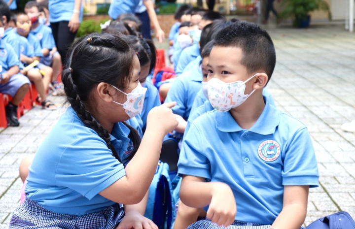 Virus cúm A/H1N1 có thể tồn tại 1-2 ngày và có tốc độ lây lan “chóng mặt” - Ảnh 1.