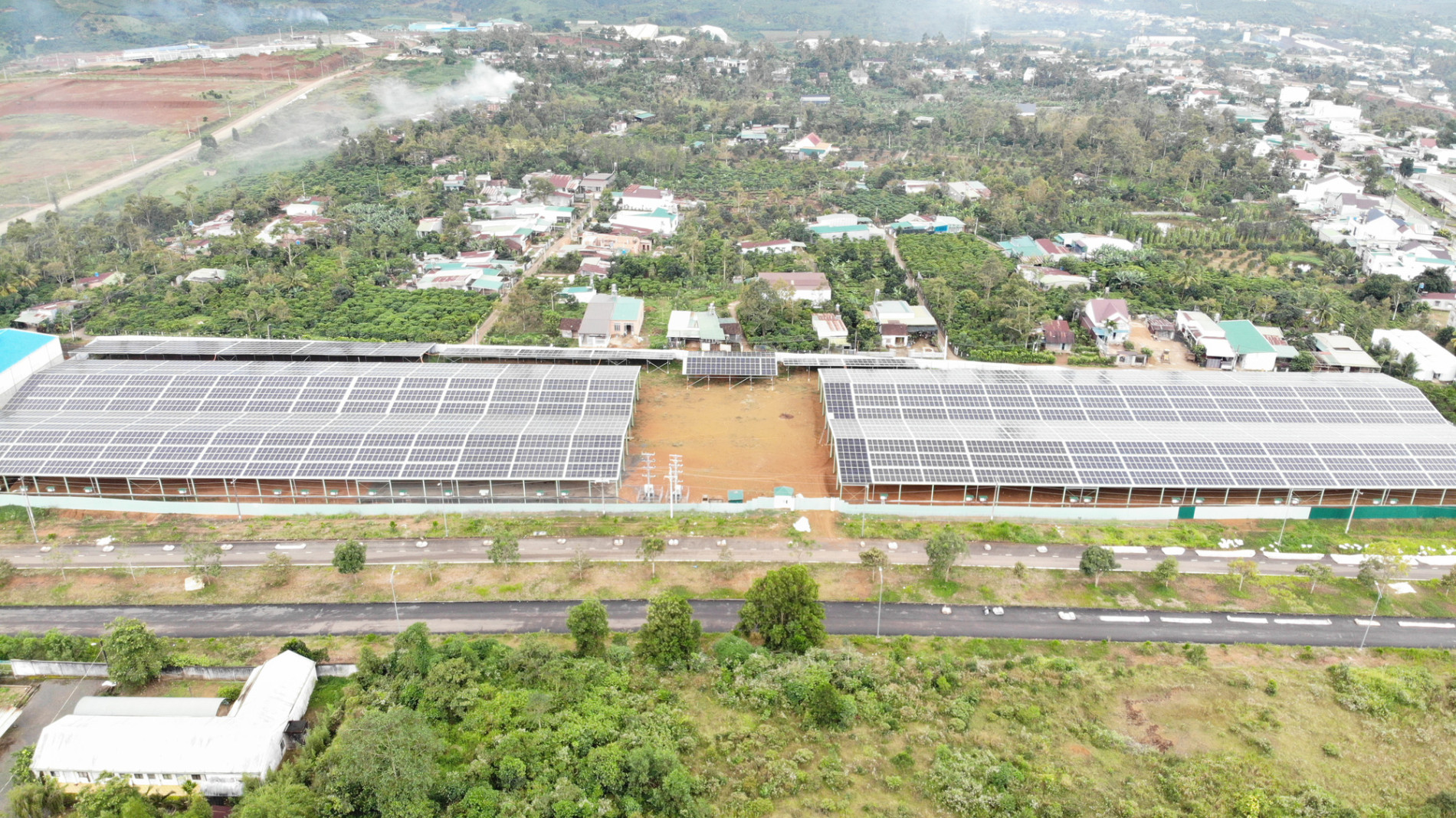 Lâm Đồng:Rà soát, xử lý việc cho thuê đất trong khu công nghiệp làm điện mặt trời - Ảnh 1.