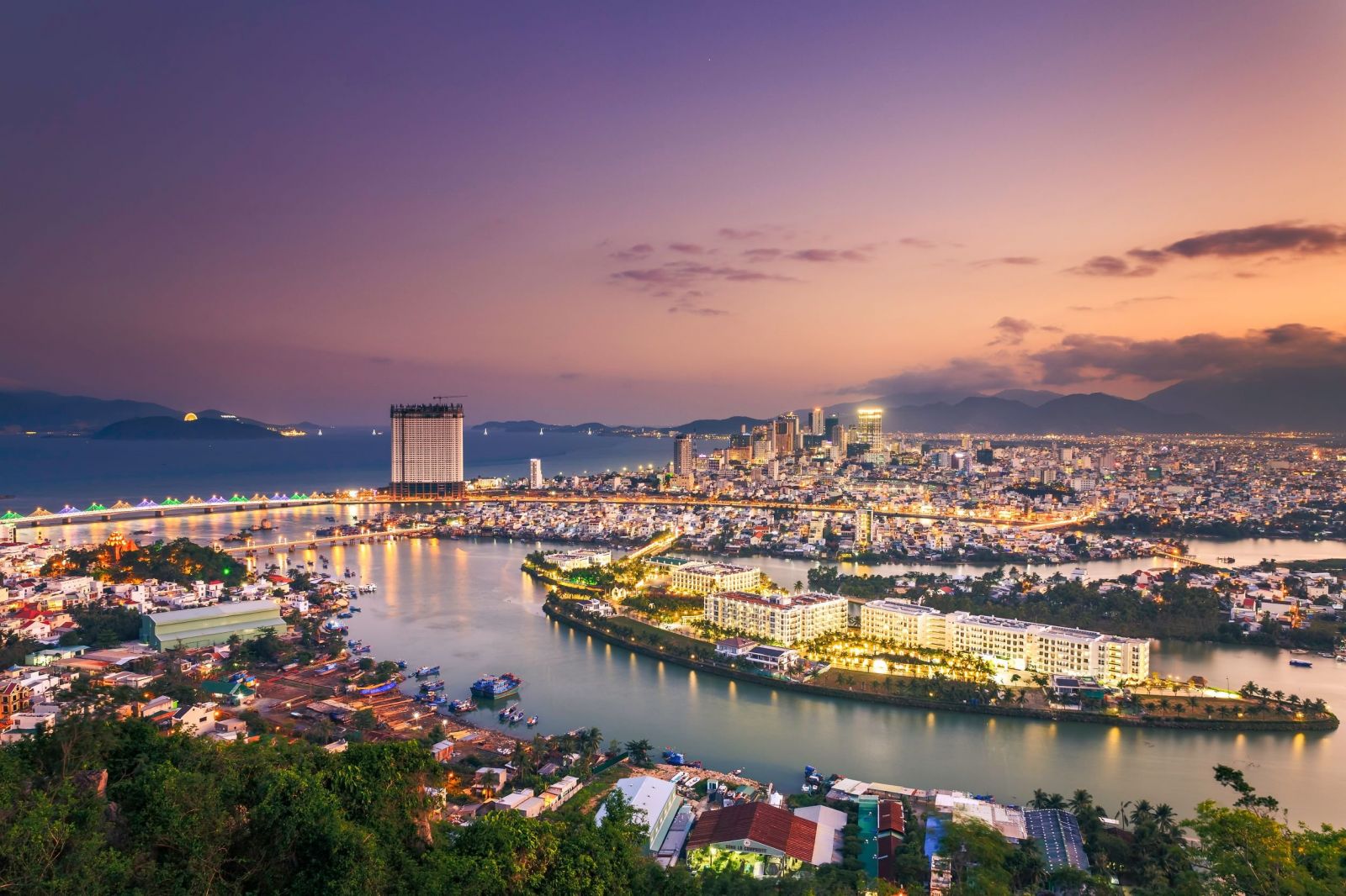 Thành phố Nha Trang là đô thị biển có tính chất quốc gia, quốc tế