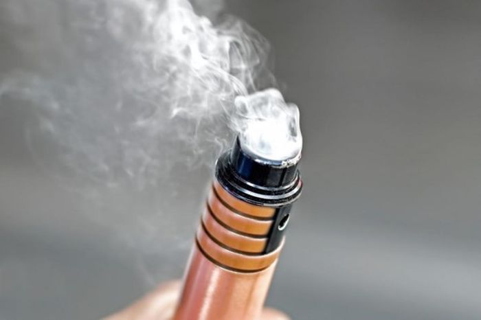 Nhiều người trẻ tuổi tại Australia sử dụng thuốc lá điện tử. Nguồn: Getty