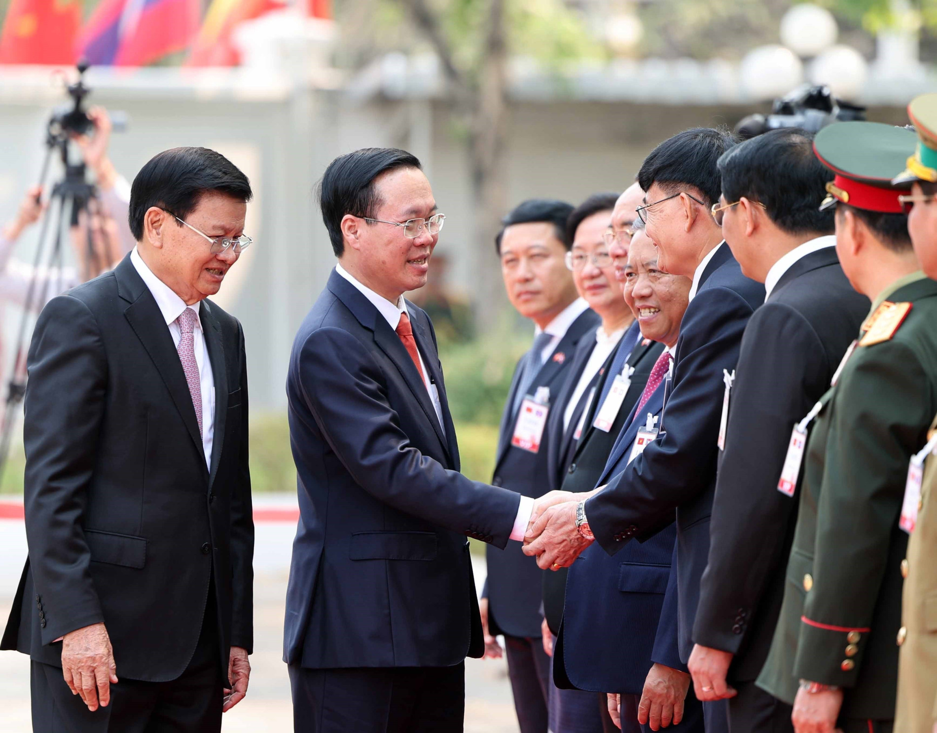 Lễ đón chính thức Chủ tịch nước Võ Văn Thưởng thăm hữu nghị Lào - Ảnh 4.