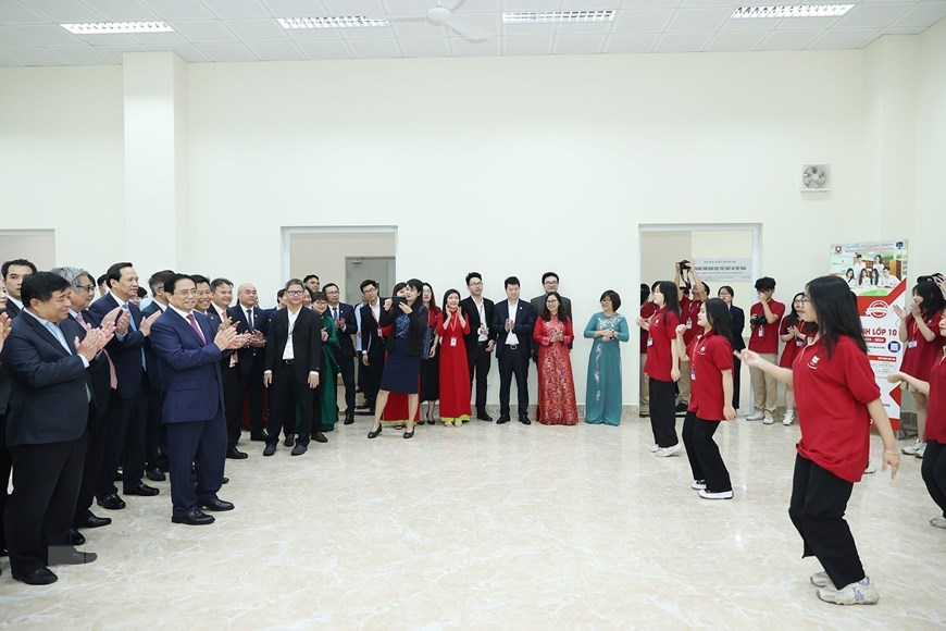 Hình ảnh Thủ tướng thăm Đại học Quốc gia Hà Nội và Đại học FPT | Giáo dục | Vietnam+ (VietnamPlus)