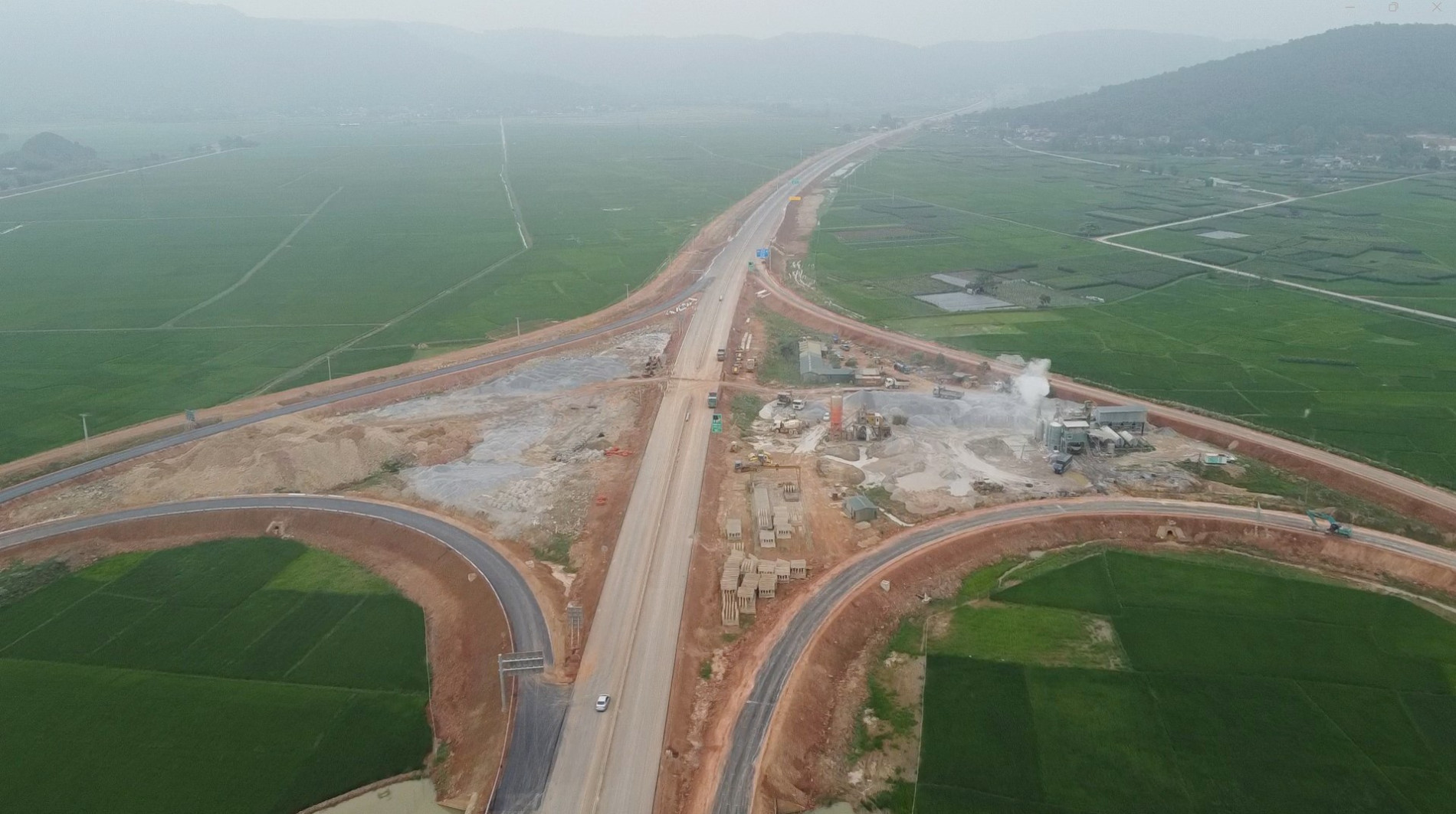 Ngắm cao tốc Bắc - Nam đoạn Ninh Bình - Thanh Hóa sắp thông xe