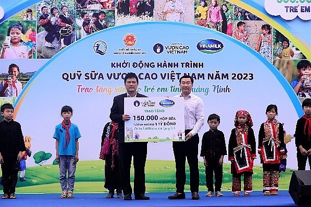 Vinamilk &amp; Quỹ sữa vươn cao Việt Nam khởi động hành trình thứ 16 tại Quảng Ninh
