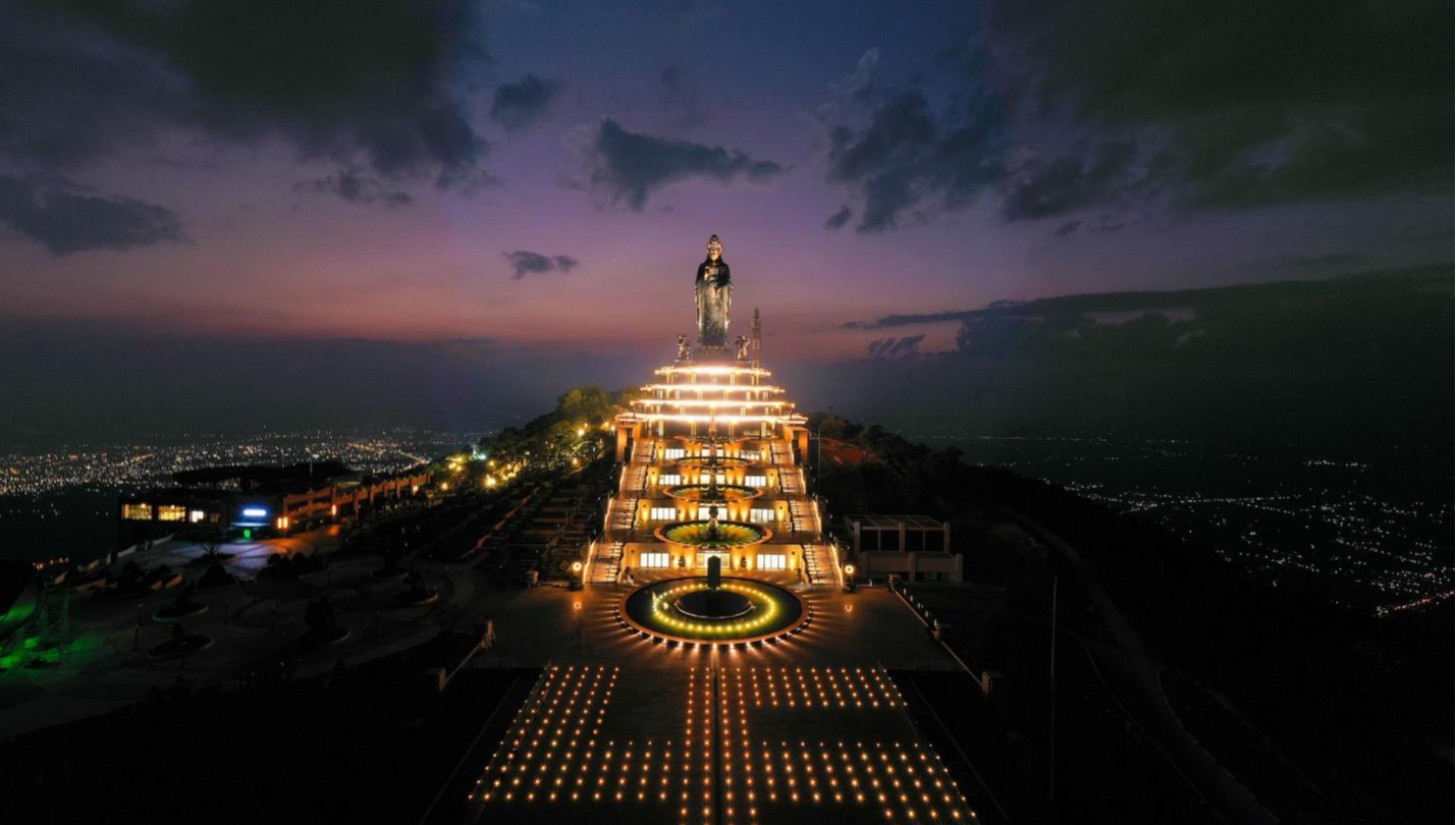 Đà Nẵng, Phú Quốc, Tây Ninh, Thanh Hóa có những điểm đến “đẹp thần thánh” trong đêm - Ảnh 8.