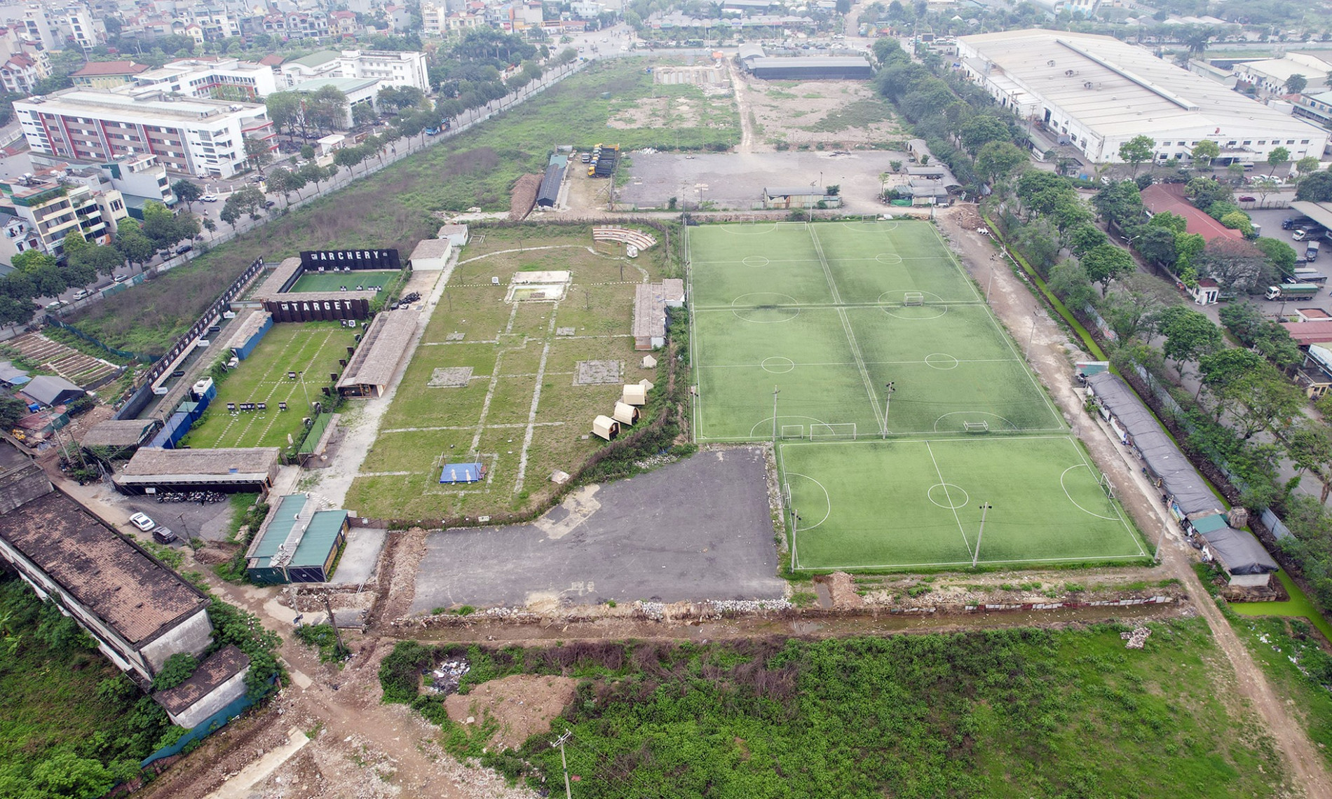 Cận cảnh dự án khu đô thị ở Hà Nội biến tướng thành sân bóng, cho thuê tùm lum ảnh 10