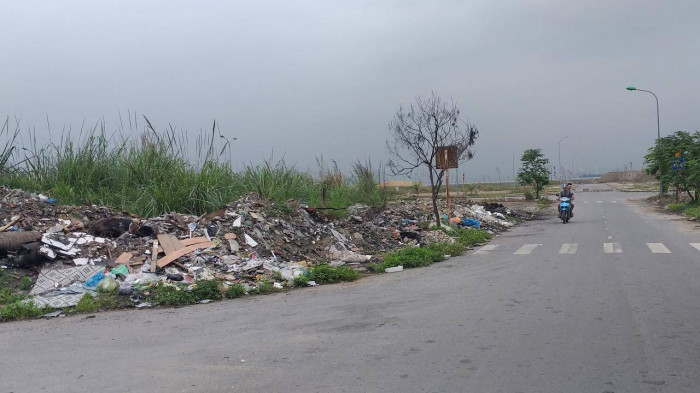 Báo động nạn đổ trộm chất thải vào khu công nghiệp, đô thị mới ở TP Hạ Long 4