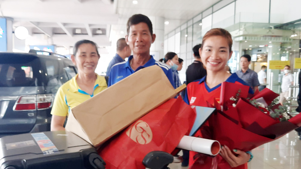 Bắc Giang, VĐV Nguyễn Thị Oanh, SEA Games 32, đón ở sân bay, điền kinh