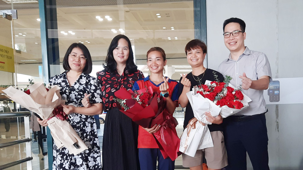 Bắc Giang, VĐV Nguyễn Thị Oanh, SEA Games 32, đón ở sân bay, điền kinh