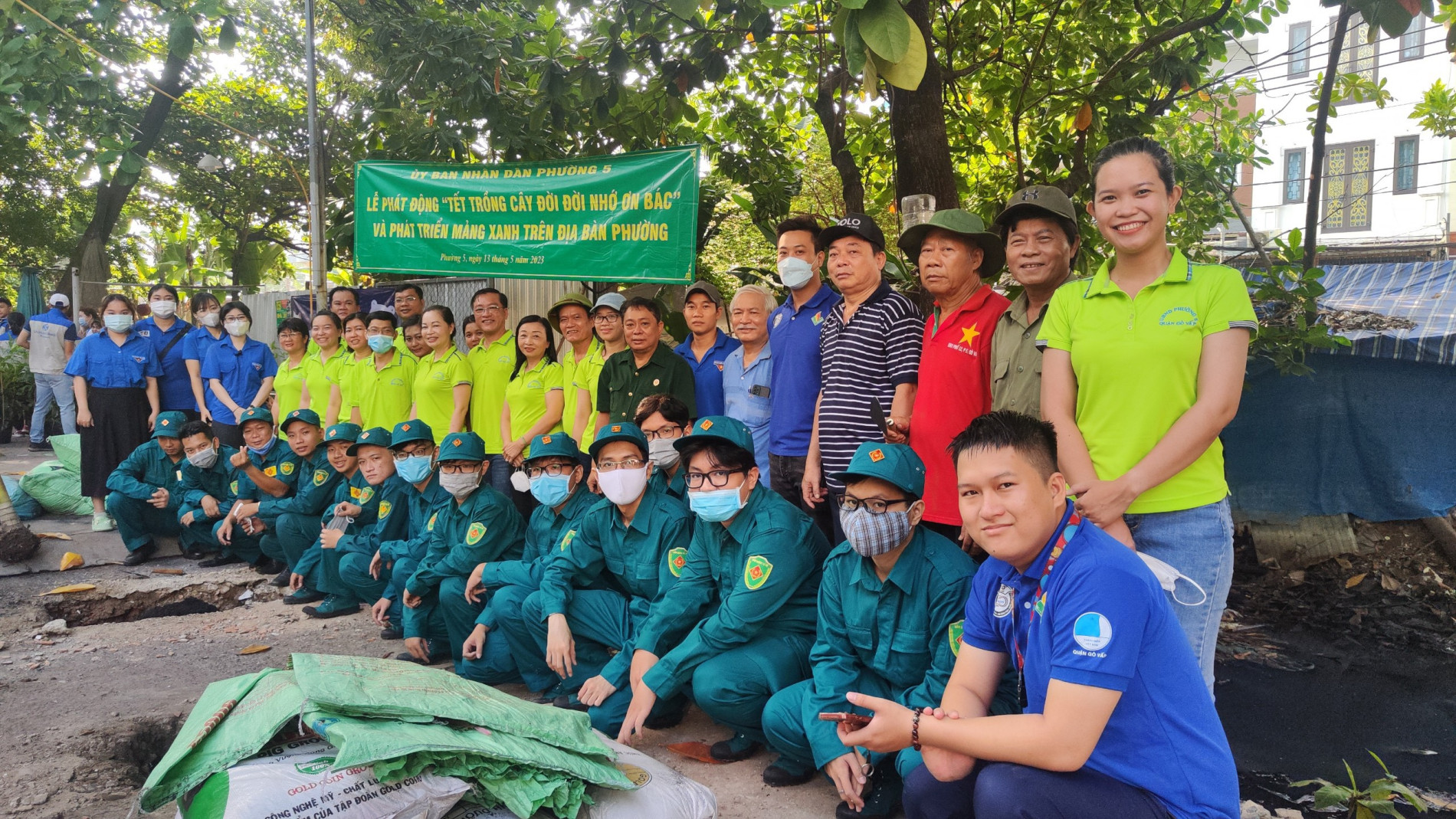 Quận Gò Vấp: Người dân hào hứng 'đổi rác lấy cây xanh'
