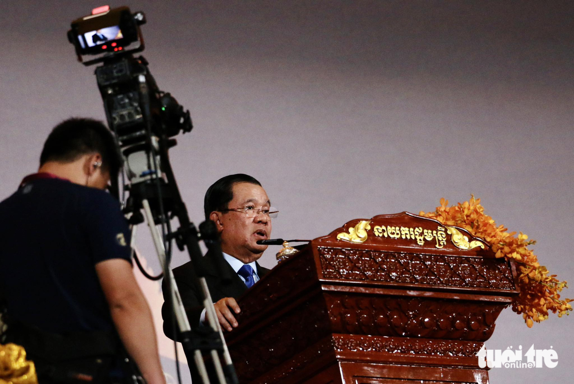 Thủ tướng Campuchia Hun Sen đang phát biểu tại buổi lễ bế mạc - Ảnh: N.K