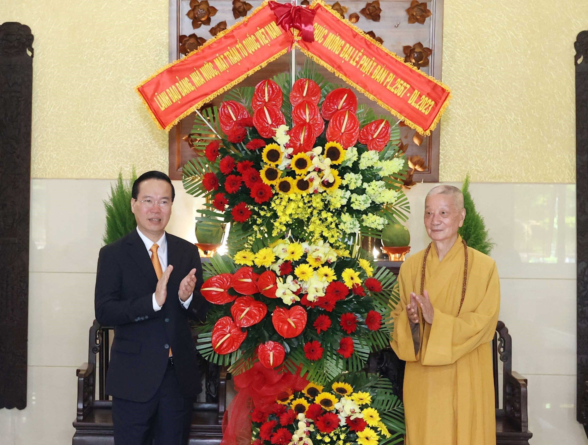 Chủ tịch nước Võ Văn Thưởng chúc mừng Đại lễ Phật đản tại TP Hồ Chí Minh - Ảnh 1.