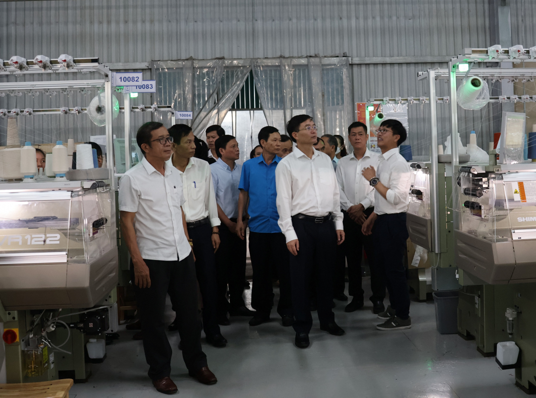 Bí thư Tỉnh ủy Nguyễn Đình Trung và đoàn công tác thăm dự án của Công ty TNHH may mặc Able Joy Đắk Lắk