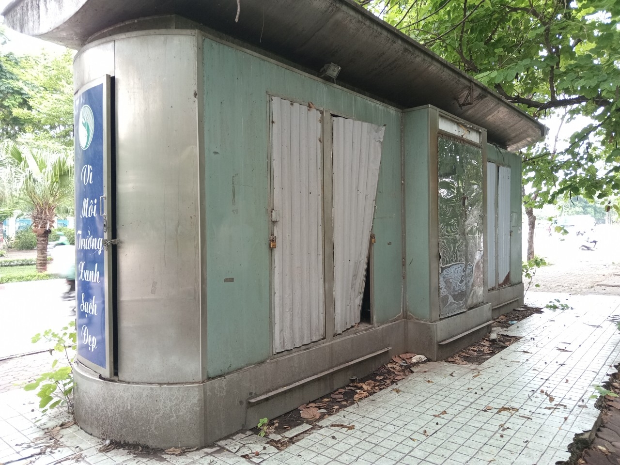 Hà Nội: Sớm giải quyết tình trạng xuống cấp của nhà vệ sinh công cộng