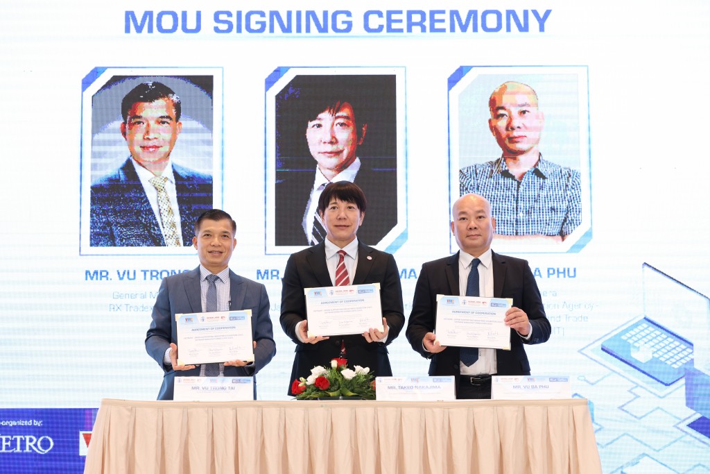 Đại diện các đơn vị ký thỏa thuận hợp tác công bố tổ chức “Triển lãm Công nghệp hỗ trợ Việt Nam - Nhật Bản” (SIE) lần thứ 10 tại Hà Nội và “Triển lãm công nghệ chế tạo phụ tùng công nghiệp tại Việt Nam” (VME) lần thứ 14
