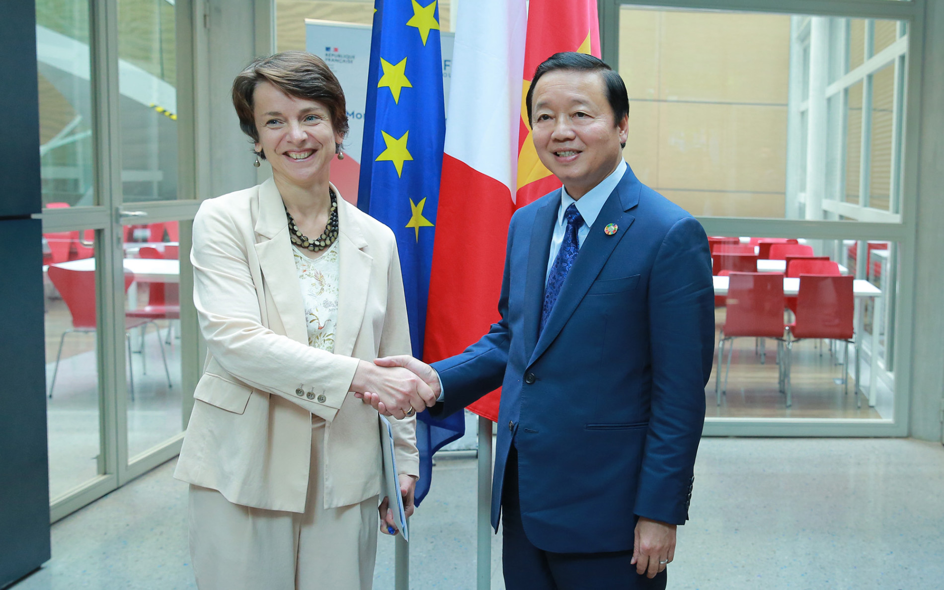 Phó Thủ tướng Trần Hồng Hà làm việc với lãnh đạo Cơ quan phát triển Pháp - Ảnh 2.